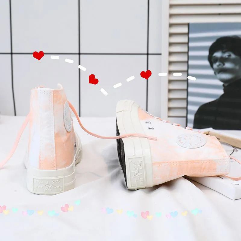 Женские дизайнерские Сникеры с рисунком в виде граффити высокие парусиновые