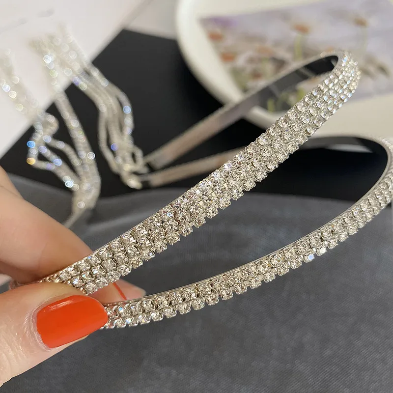 

The same hair hoop multi-layer glittering Rhinestone tassel head hoop is a girl's hair jewelry