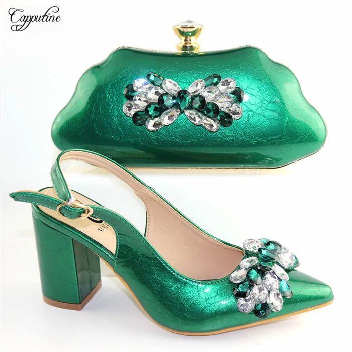 Популярные вечерние туфли лодочки с острым носком и сумочка клатч комплект