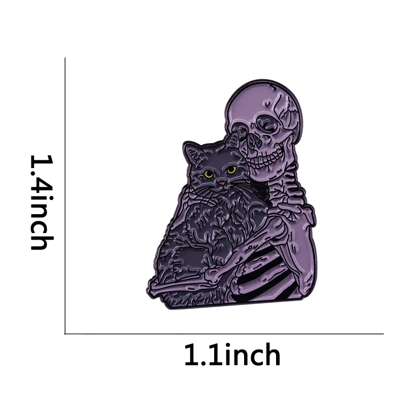 Эмалированная брошь в виде призрака улыбающегося скелета обнимающегося котенка