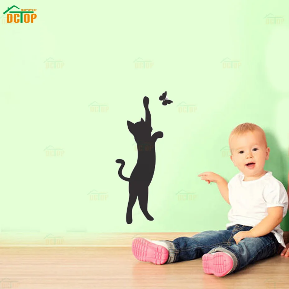 Прекрасный кот игра Бабочка Наклейка на стену DIY животное котенок виниловые наклейки для девочек спальня домашний декор милый кот Детская гостиная