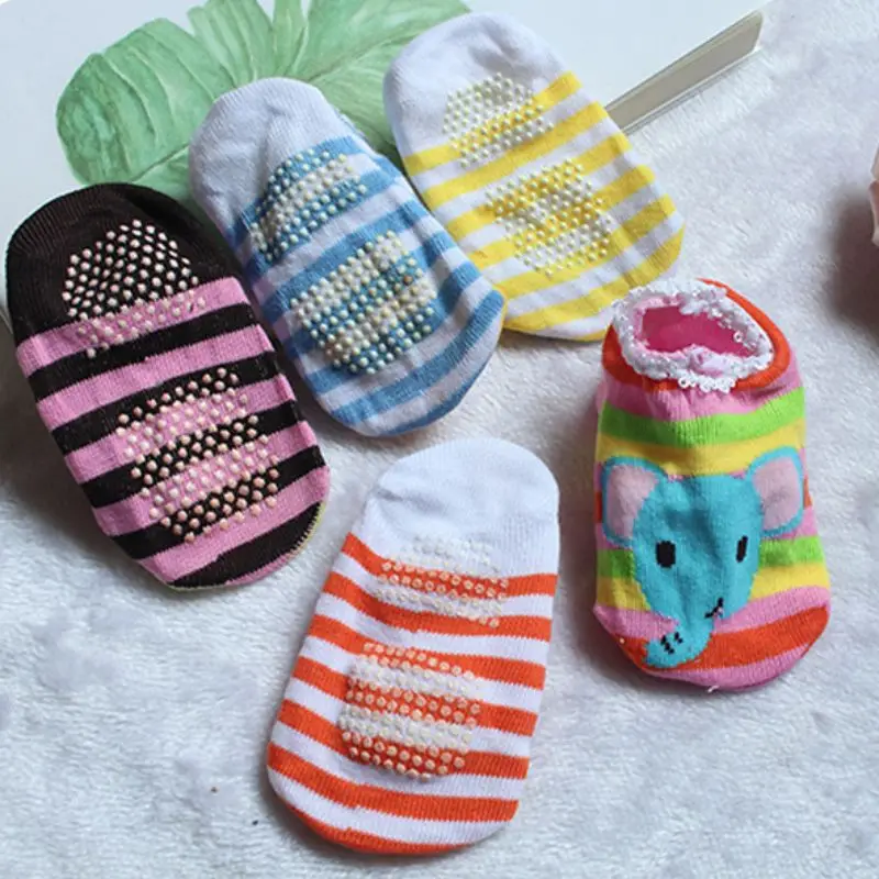 

Newborn Baby Cartoon Print Sole Soft Sock Boys Girls Infant Toddler Anti-slip Floor Socks New Random Color