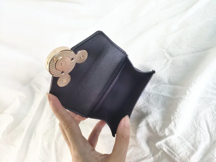 

Disney Children Fashion One-shoulder Diagonal Bag Personality Wild Mickey Small Square Bag Female Baby Travel Leisure Coin Purse