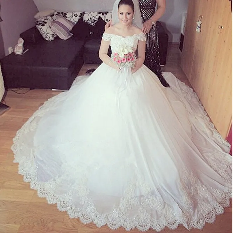 

vestido de noiva Vintage Ball Gown Wedding Dresses Chapel Train Bridal Dresses Lace Appliques Sweetheart Puffy Robe De Marriage