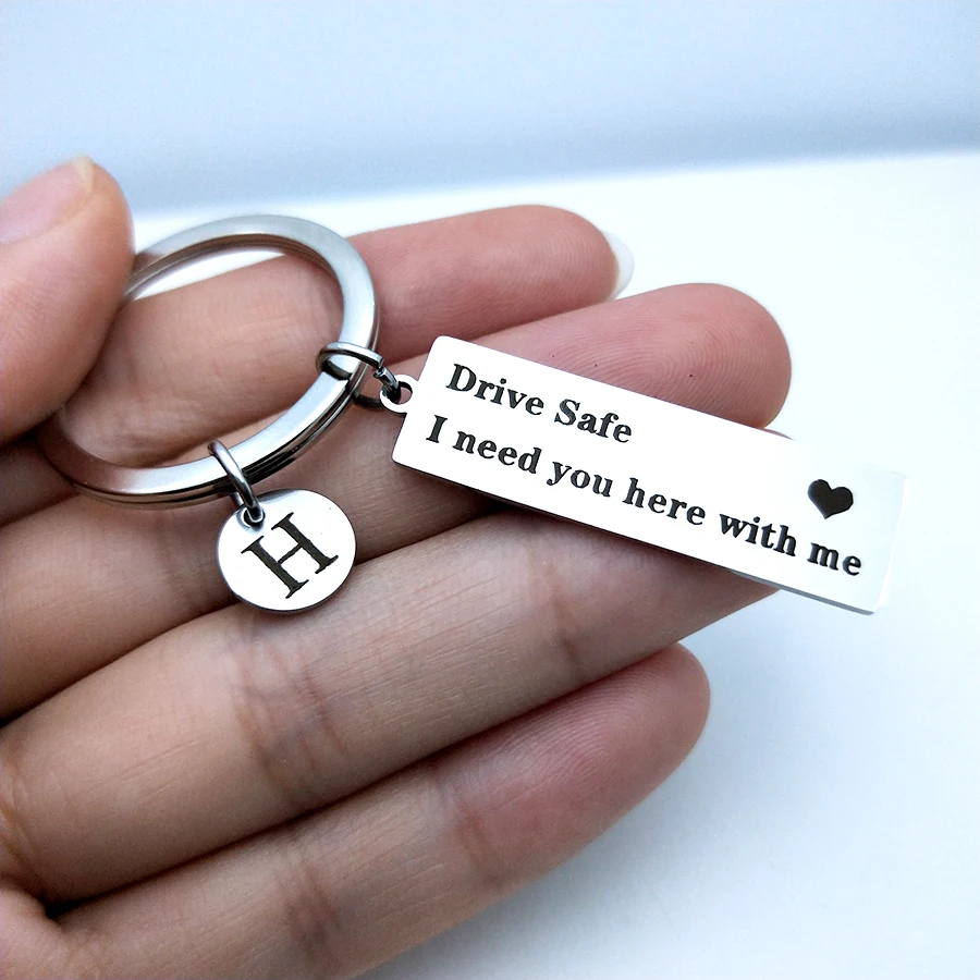 Гравированный диск безопасный A-Z 26 первоначальных букв брелок титановый