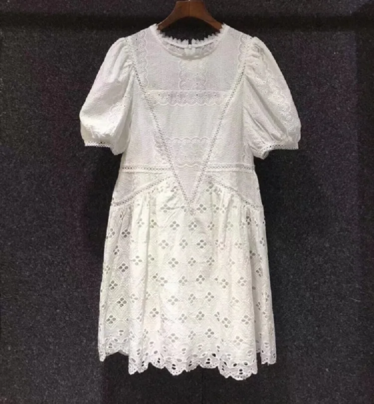

Hollow Out Embroidery Dress 2021 Summer Style Women O-Neck Vintage Flower Patterns Short Sleeve Large Swing White Dress Elegant