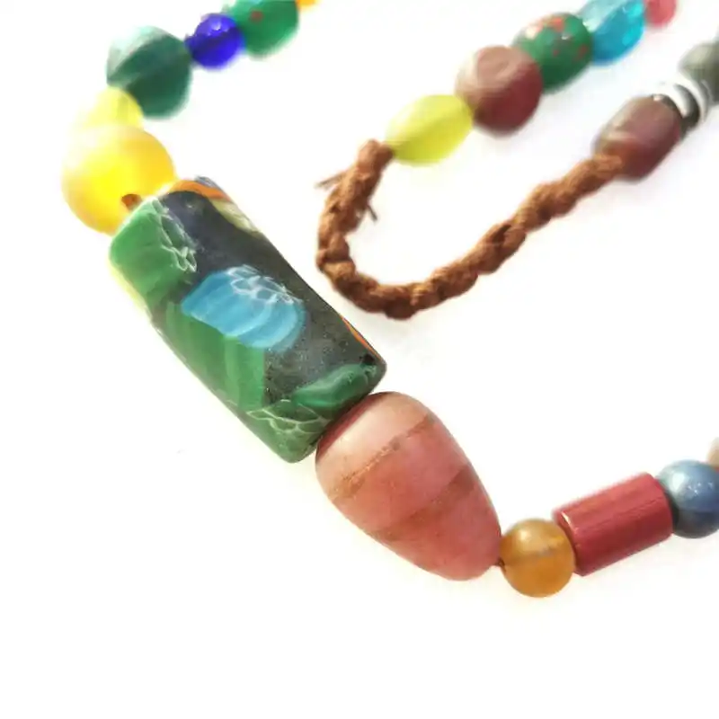 Непальские бусы ручной работы с цветными сафронами искусственными бусинами