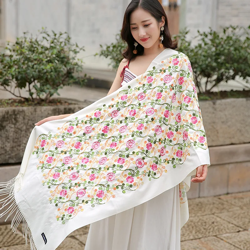 Brand Sales Autumn And Winter New Cashmere Embroidery Scarf National Wind Circle Flower Tassel Decoration Warm Shawl | Аксессуары для