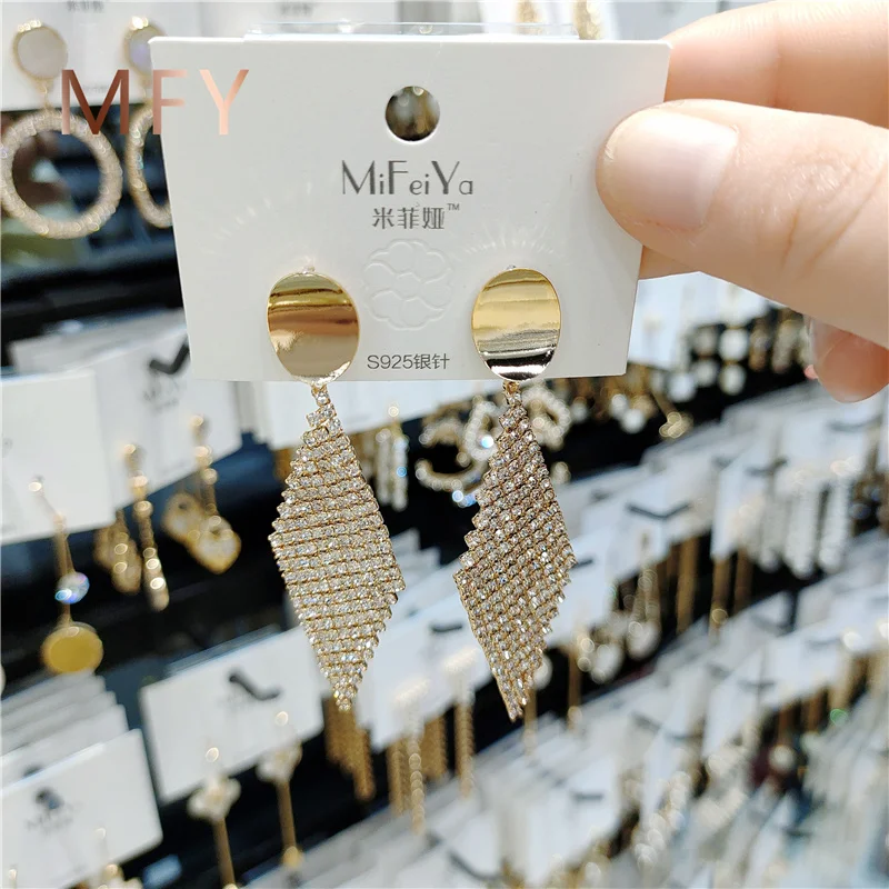

MiFeiYa Rhombus Stud Earring for Women Female Shiny CZ Rhinetone Gold Color Intertwined Network Party Cocktail Fashion Jewelry