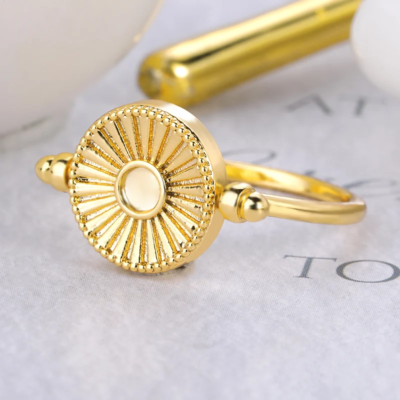 

Retro Flip Disc Ring For Woman Girl Bohemian Party Wedding Golden Silver Geometric Finger Rings Women Jewelry Gift 2021 Trend