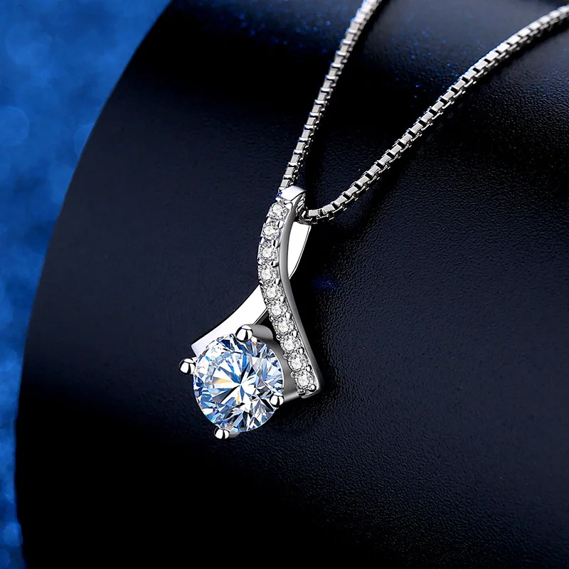

American Imported Moissan Diamond Pendant Temperament Wild White Gold Simulation Diamond Clavicle Chain Necklace for Girlfriend