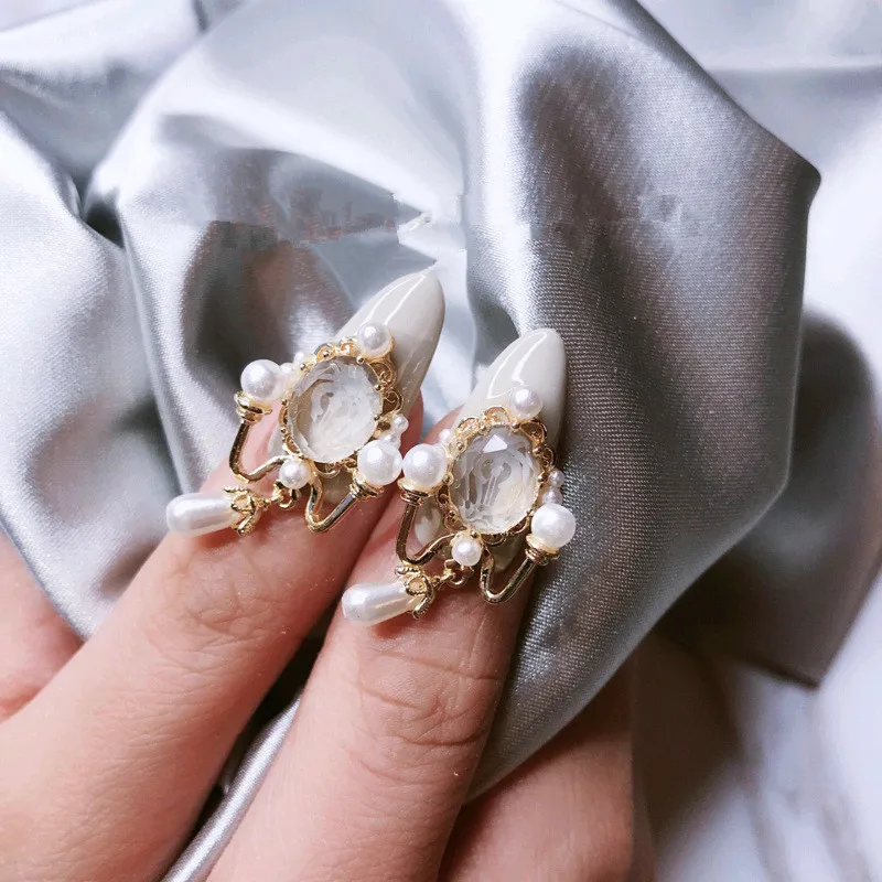 

New High-quality Flowers and Many Other Patterns Are Available Zircon Pendants Rhinestones DIY Nail Decoration Accessories