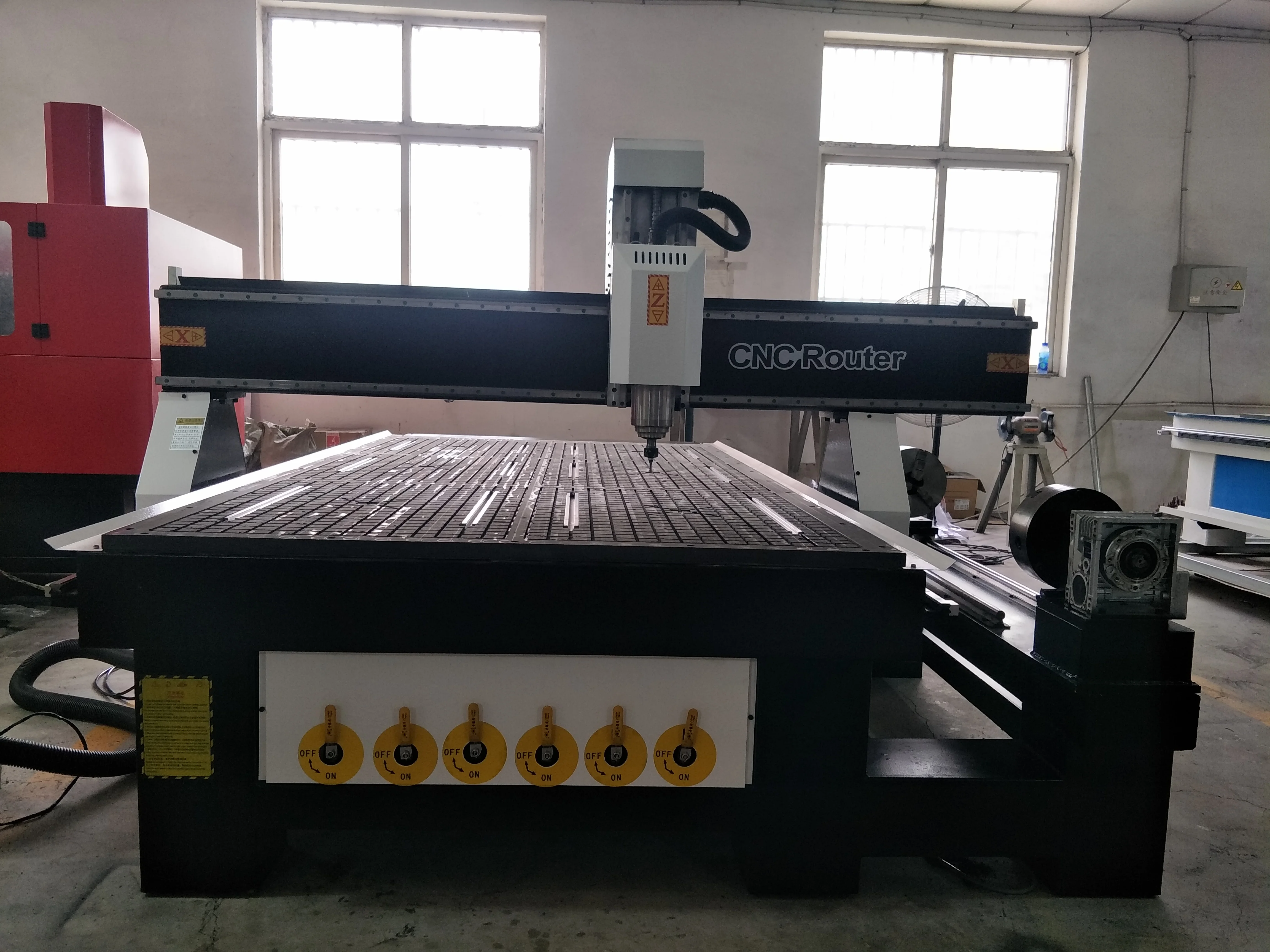 Горячая стойка шестерня привода 4x8 футов Cnc маршрутизатор для мебели двери шкаф
