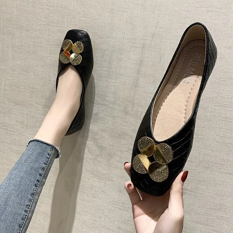 

OIMG Spring Autumn 2021 New Solid Women Flats Shoes Slip on Leather Metal Decoration Vulcanize Shoes Zapatillas Mujer