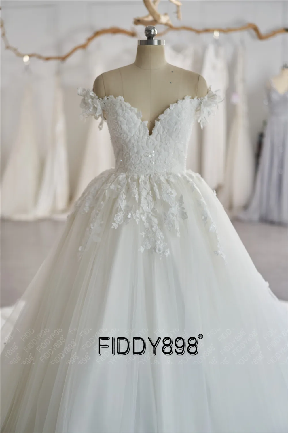 Luxury Ball Gown Wedding Dresses 2021 Off-Shoulder Beaded 3D Flowers Wedding Gown for Women Elegant vestido de noiva