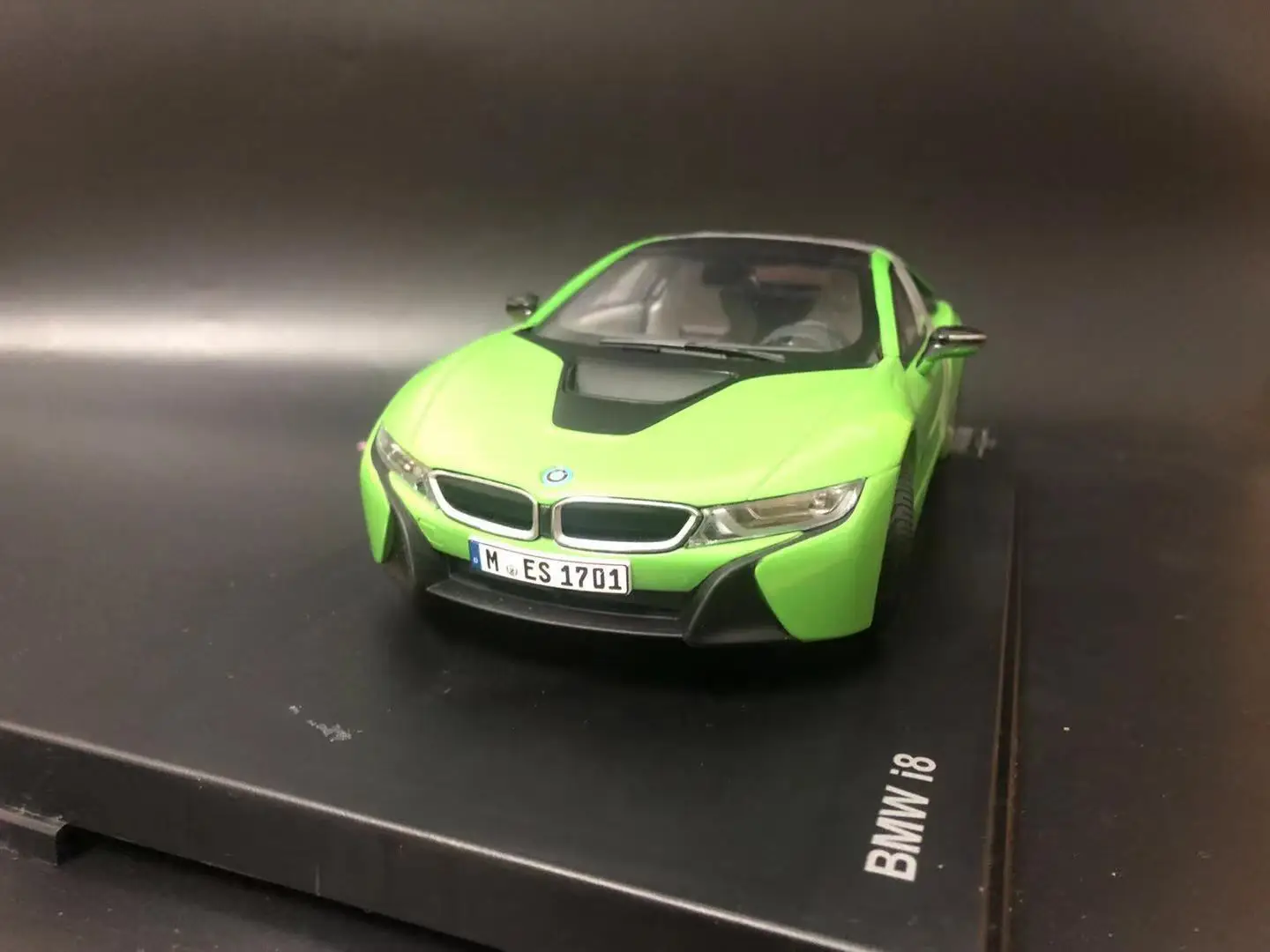 

Paragon 1:18 BMW I8 Concept Car Car Model BMW Simulation Alloy Model
