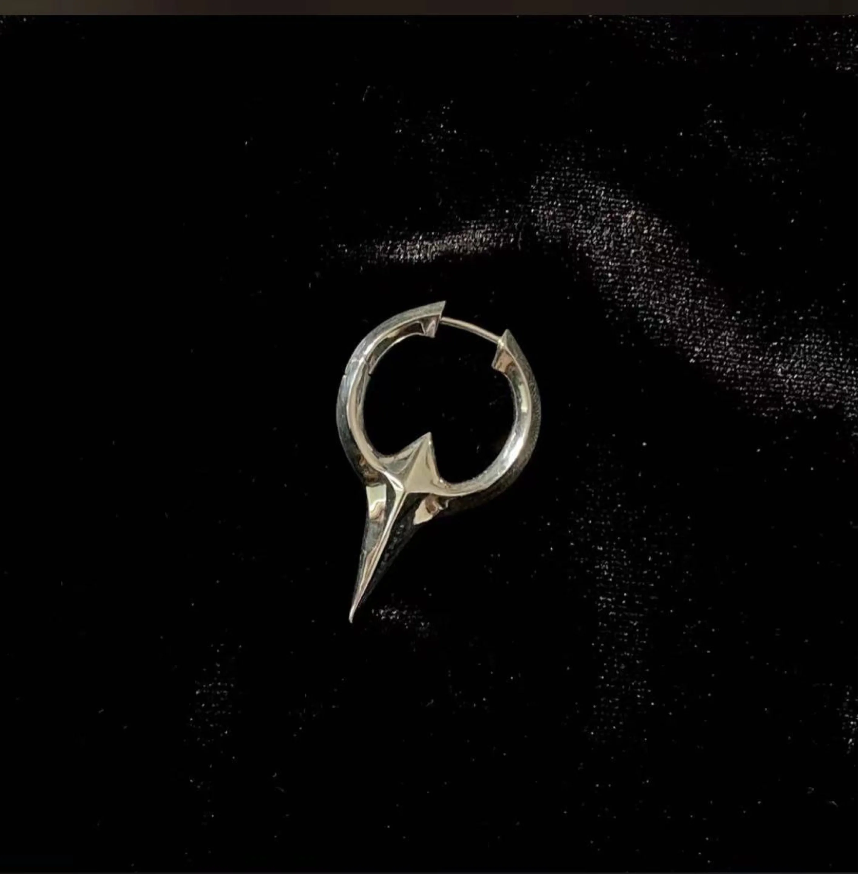 

Inverted sword strident ring gradient neutral tide jewelry