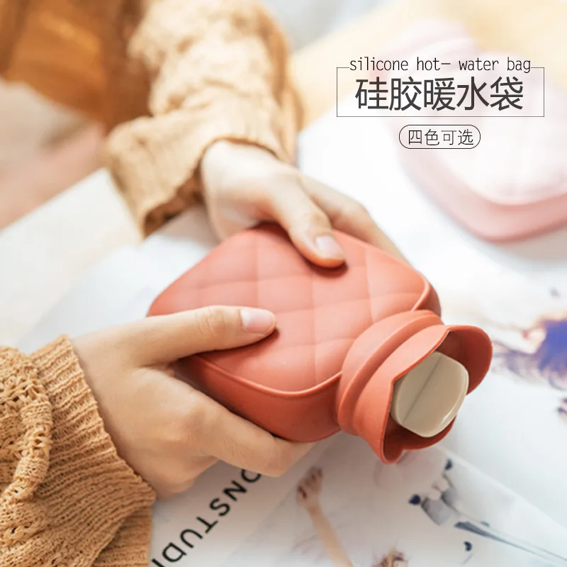 

New silicone hot water bag, water injection, food grade warm hand bag, knitting bag, palace protection portable hot water bag