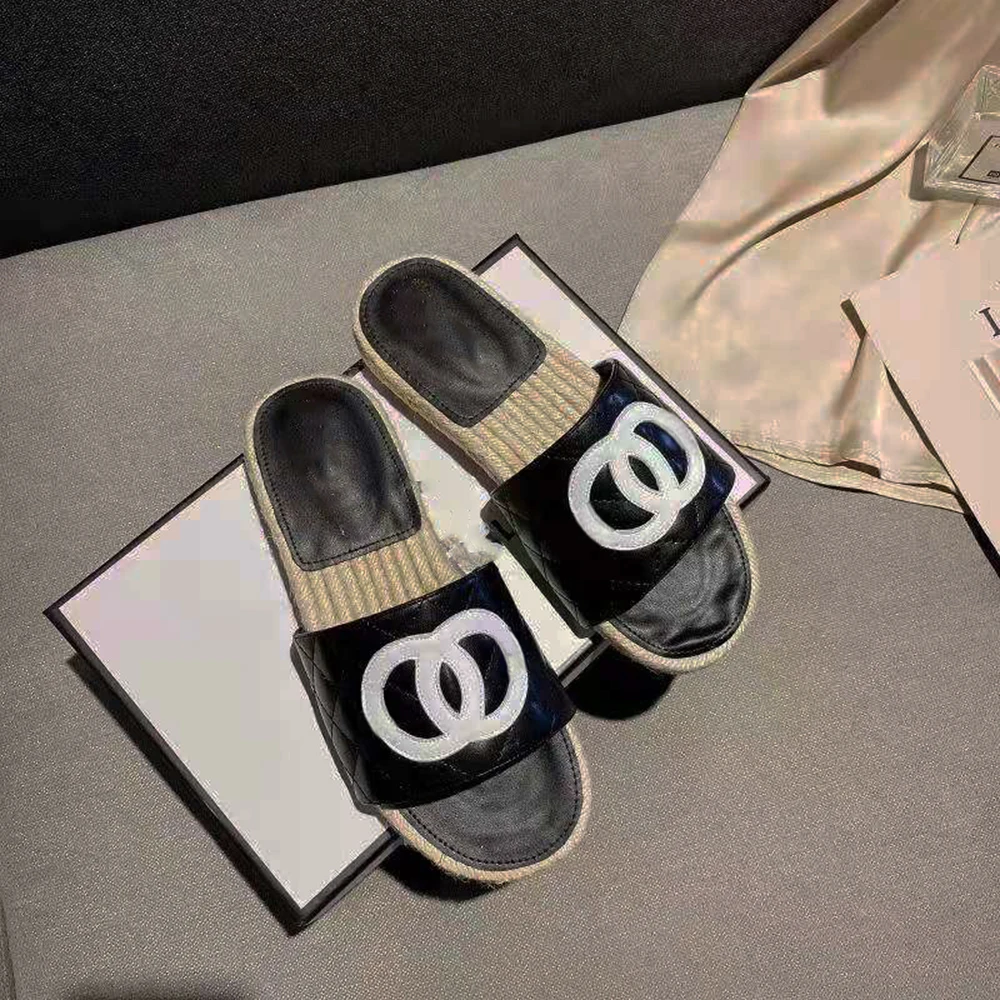

2021 spring and summer trend designer brand leather high-quality straw woven ladies fashionable and concise fisherman slippers,