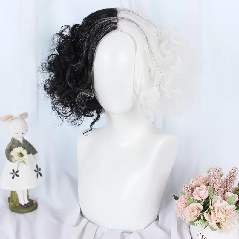 

Anime Cruella de Vil Cosplay Wig Witch Cruella Short Black And White Wig Deville Dalmations 33Cm Short Curly Hair Woman Headwear