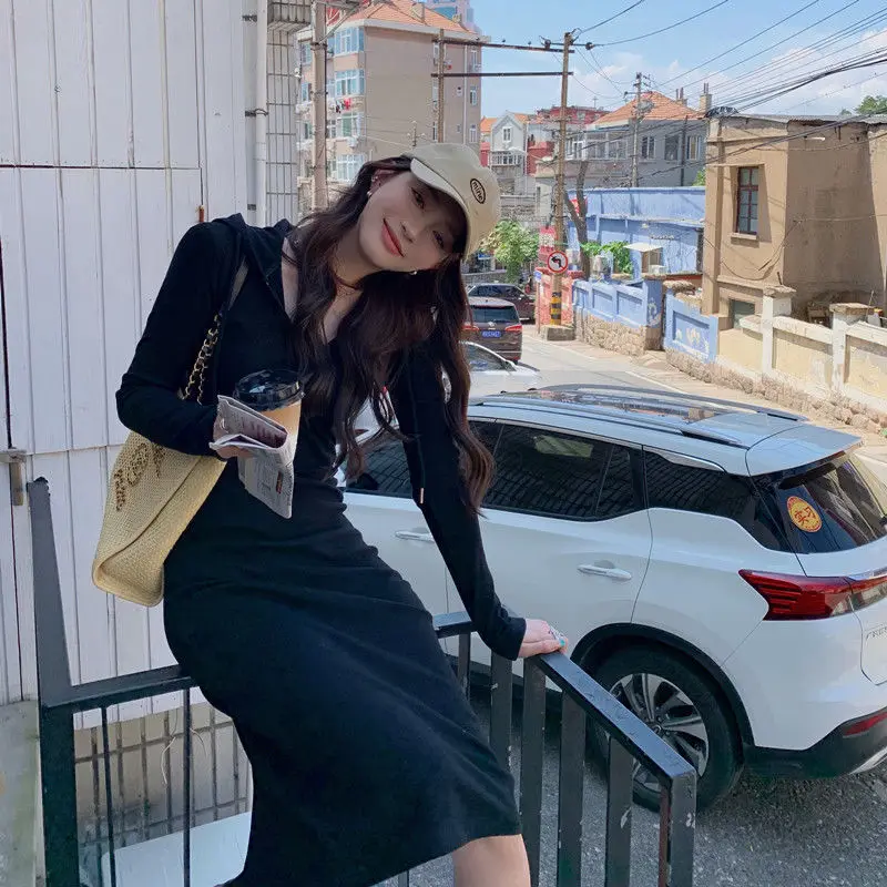 

Женское трикотажное платье с капюшоном, однотонное теплое облегающее платье с длинным рукавом и разрезом, повседневная модель N147 на осень и...