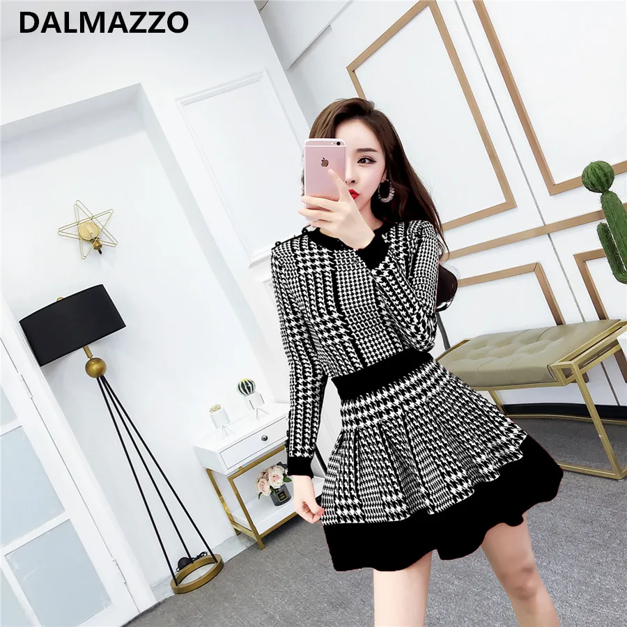 Женский осенне-зимний костюм в клетку трикотажный свитер с рисунком гусиные