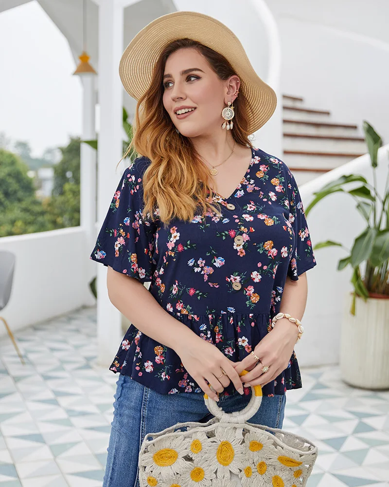 

Женская футболка с коротким рукавом, V-образным вырезом и принтом