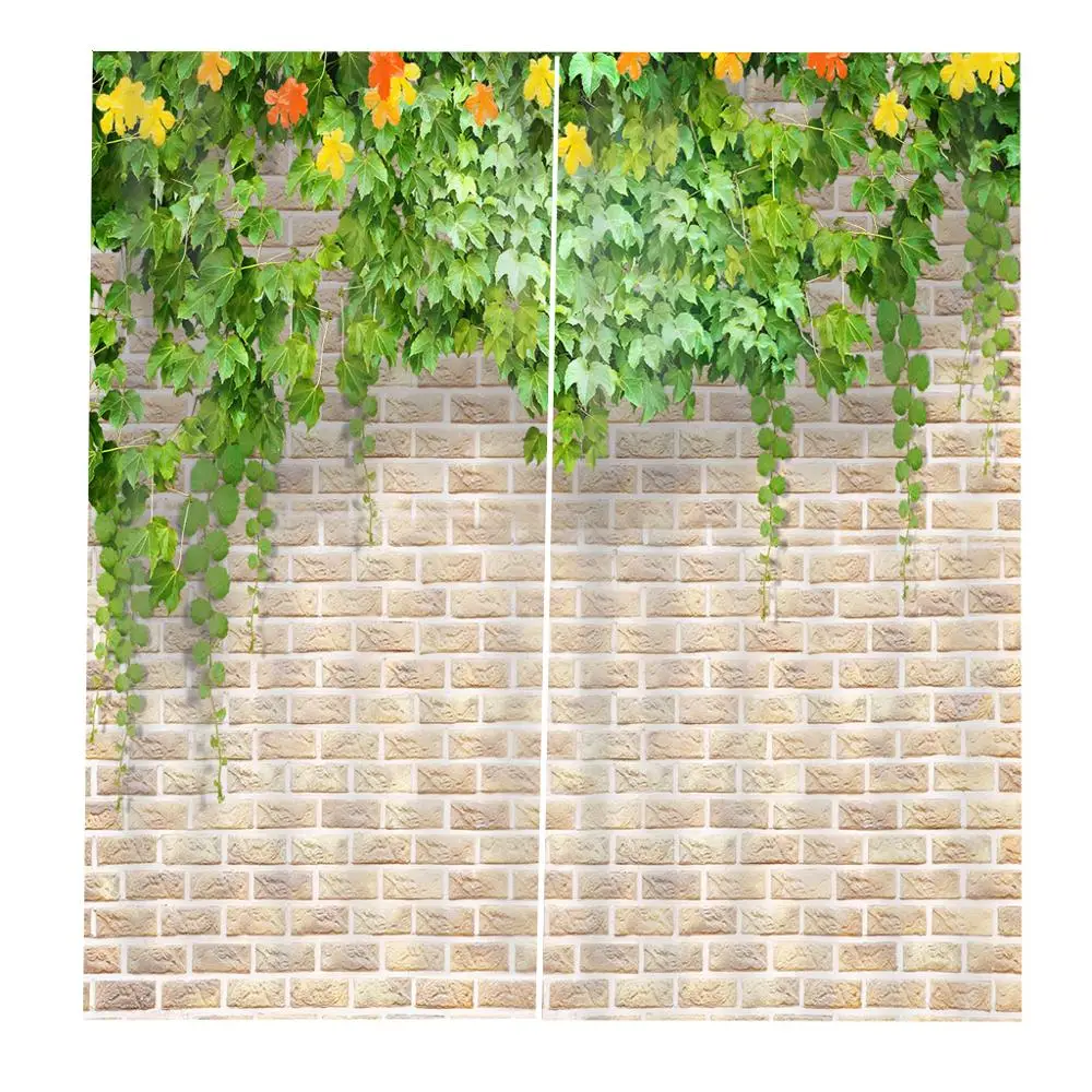 Весенние занавески с зеленой травой листьями кирпичной стеной окнами для