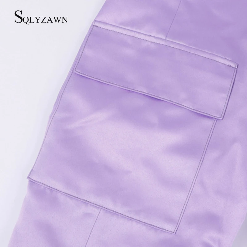 Женский атласный комбинезон с карманами повседневный фиолетового цвета