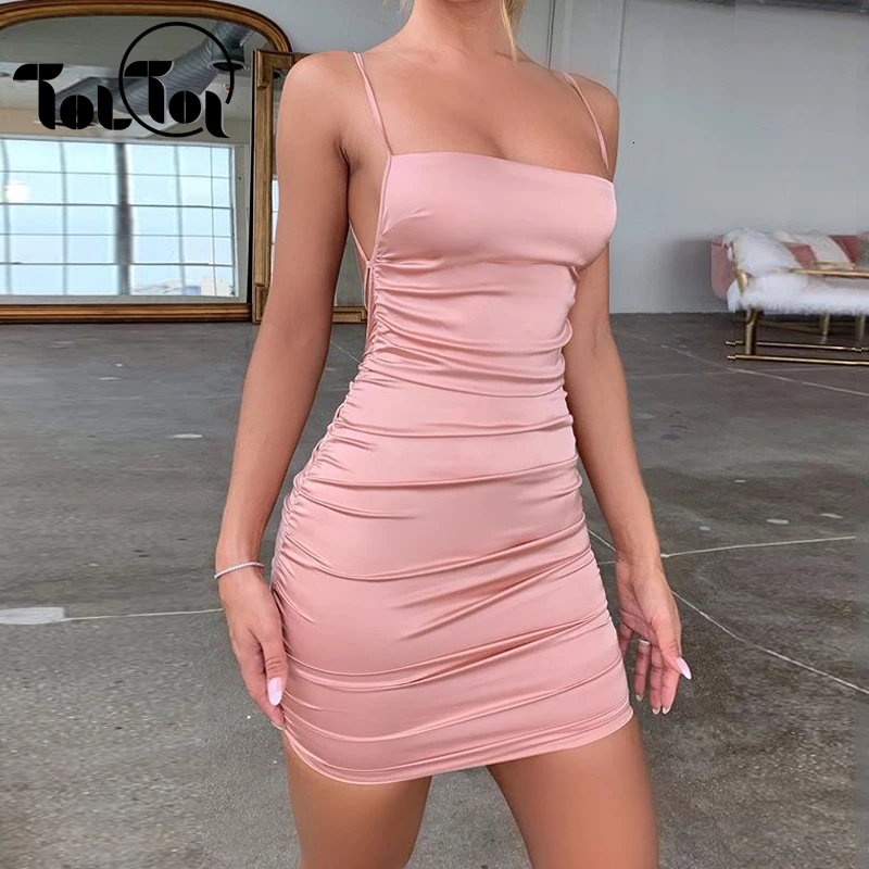 Женское однотонное плиссированное платье облегающее на бретелях спагетти