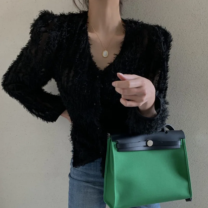 

RUGOD 2021 spring solid v-neck fringe tassel shirt new all-match solid basic women's shirt 2021 new termperament solid tops