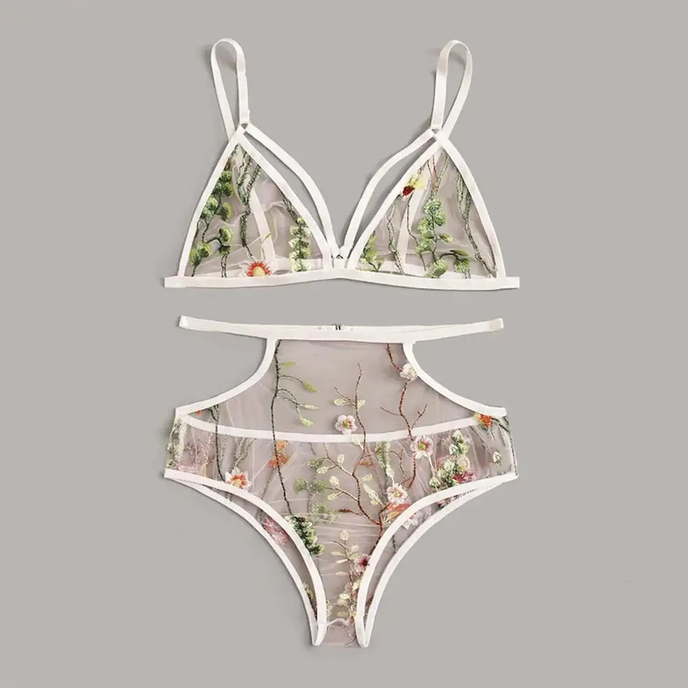 Комплект женского кружевного нижнего белья с цветочной вышивкой и чашками пуш-ап
