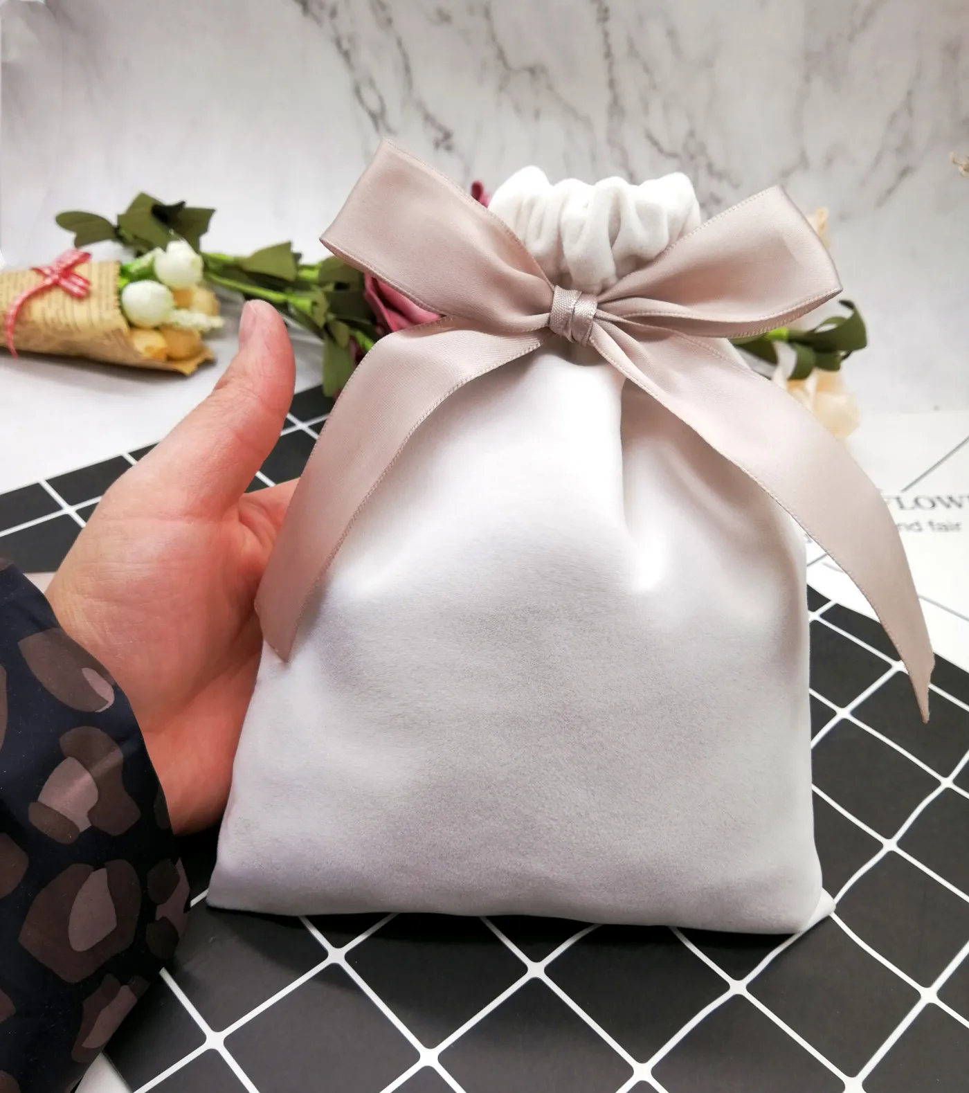 ZRBDD1 - 15x20cm 20 шт бархатный мешок для подарков, упаковка для ювелирных изделий, мешочек на шнурке для макияжа, губной помады, сумки для дня рождения, свадебной вечеринки, упаковка на заказ - Цвет: ZRBDD1 - 15x20cm