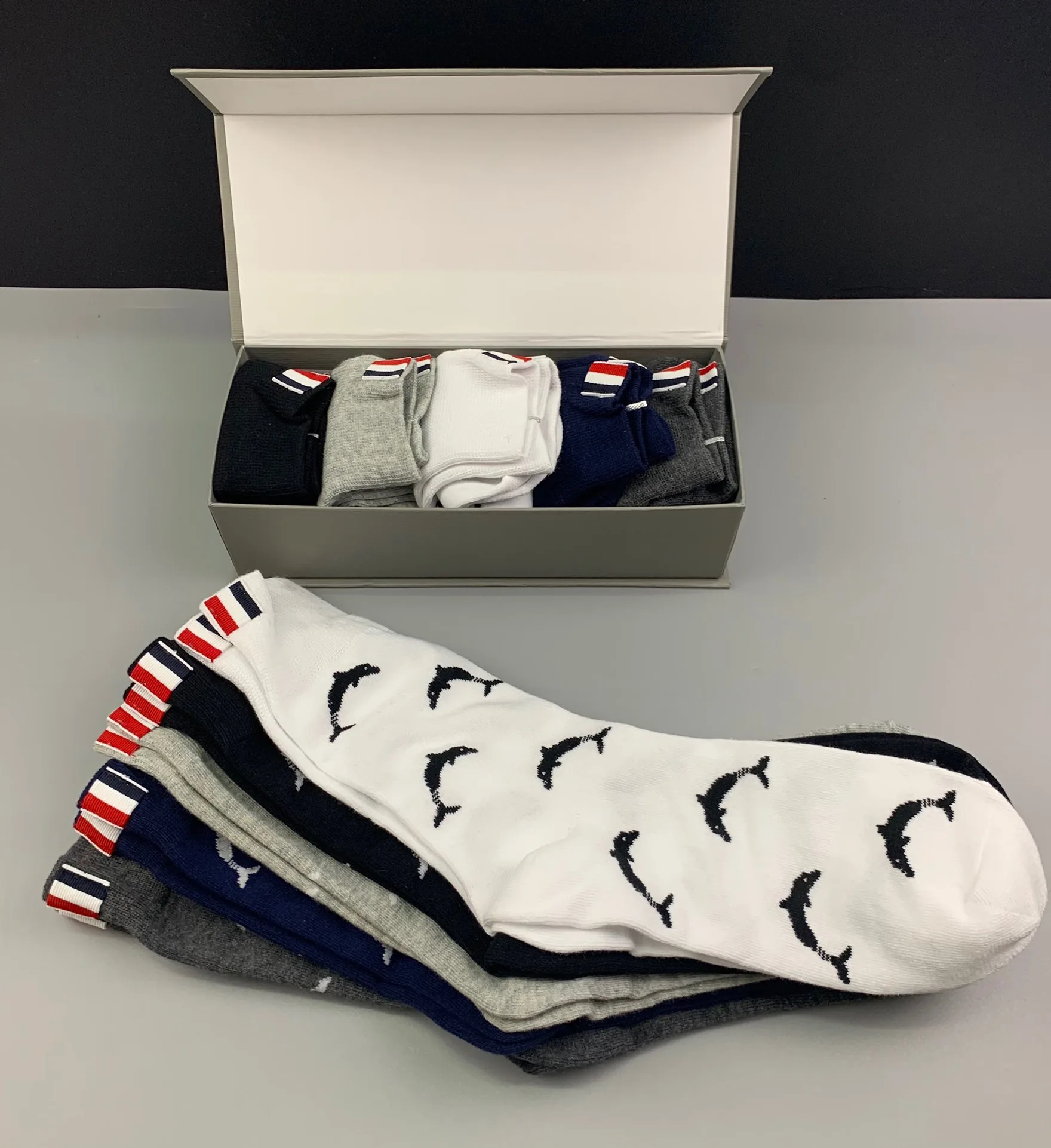 

NEW 2021 Fashion TB Brand Socks Men Women Cotton Striped Casual Crew Socks Hip Hop Dolphin Pattern Medium Socks Ins 5 Pairs