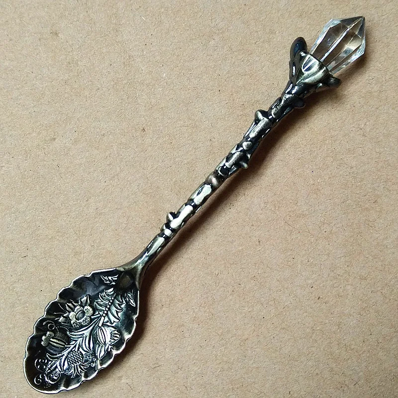 

6pcs/set Vintage Spoons Fork Mini Royal Style Metal Gold Carved Coffee Snacks Fruit Dessert Fork Kitchen Tool Teaspoon