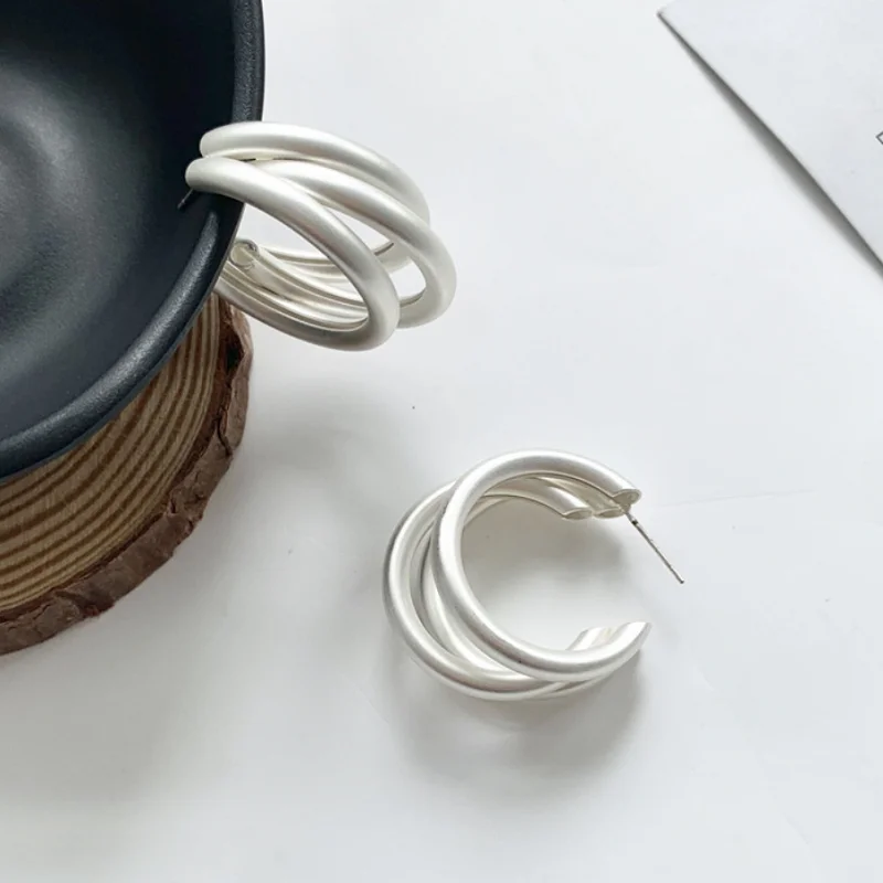 

925 Серебряные иглы в Корейском стиле темперамент серьги простого дизайна в европейском и американском стиле; С многослойным покрытием коль...