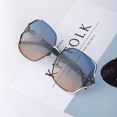 

Fashion box studded fox polarized sunglasses female TR90 personality photo sunglasses ladies fashion glasses