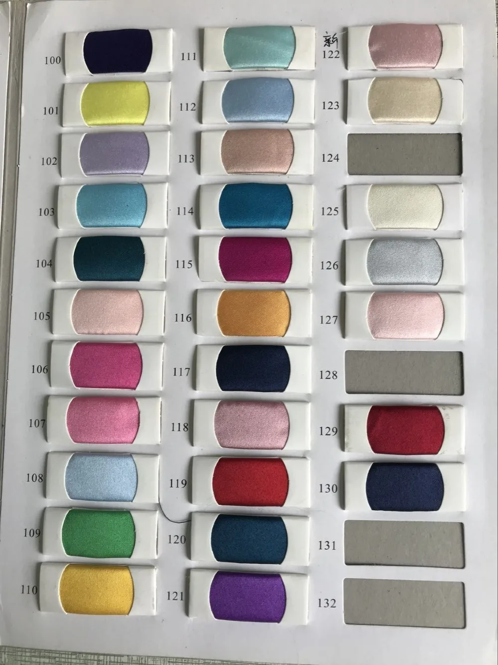 Женское длинное атласное платье зеленое ТРАПЕЦИЕВИДНОЕ ПЛАТЬЕ с открытой спиной