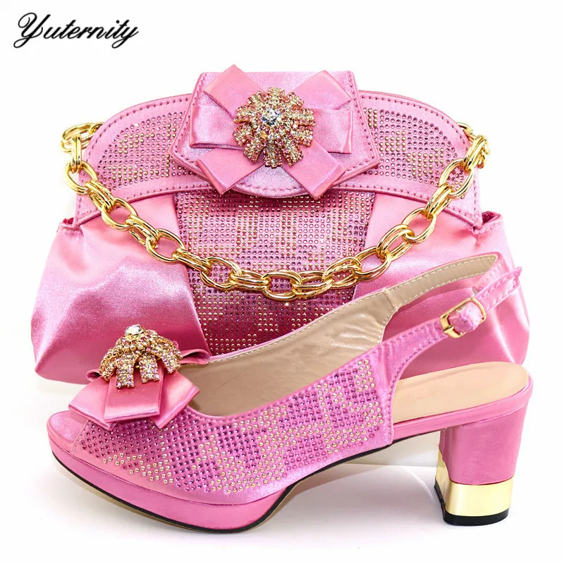 Новейший дизайн итальянский комплект из женских туфель с открытым носком и