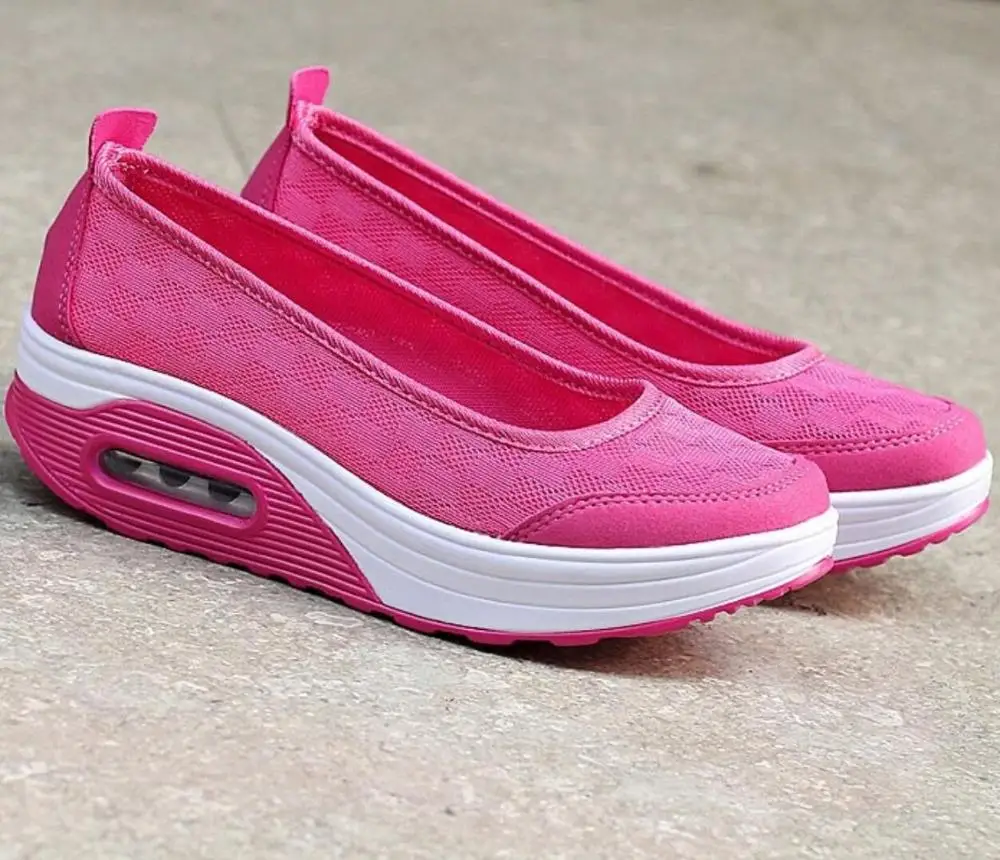 Женские легкие туфли на платформе повседневные плоской подошве удобные черные