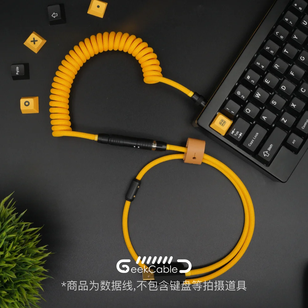 GeekCable Hand-made Customized Keyboard Data Cable Rear Aviation Plug Black Hardware Electrophoresis Yellow Type-C Keyboard