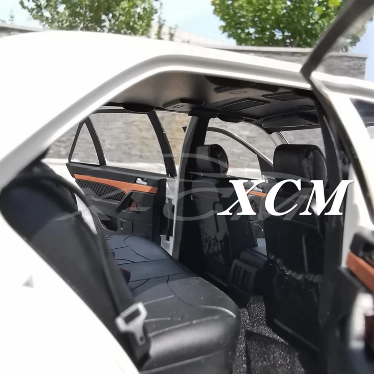 Литая под давлением модель автомобиля модель для S600(белый) 1:18+ маленький подарок