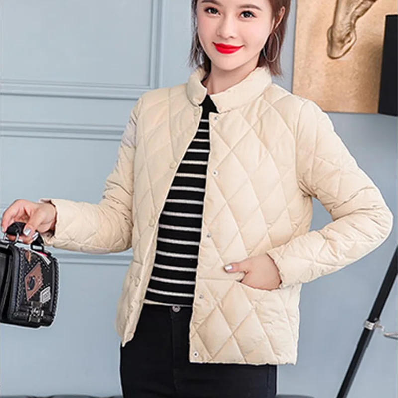 

Новинка 2019 года; большие размеры; сезон осень-зима; женские хлопковые короткие парки с воротником-стойкой; Женская легкая теплая тонкая курт...