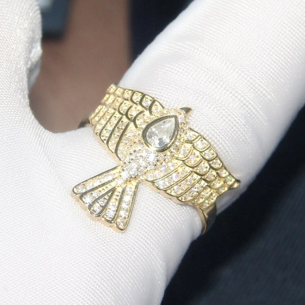 Женское кольцо с фианитом Сокол однотонное золотистое подарочное Ювелирное