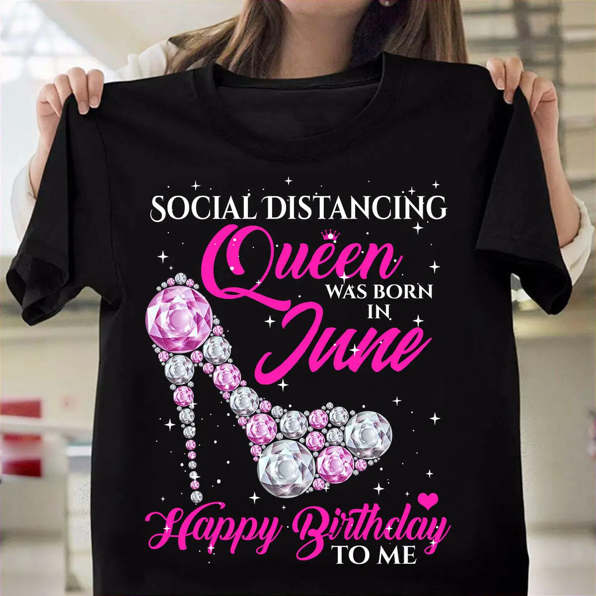 Social Distancing Queen Was Born In June Happy Birthday To Me Gift T-Shirt | Мужская одежда
