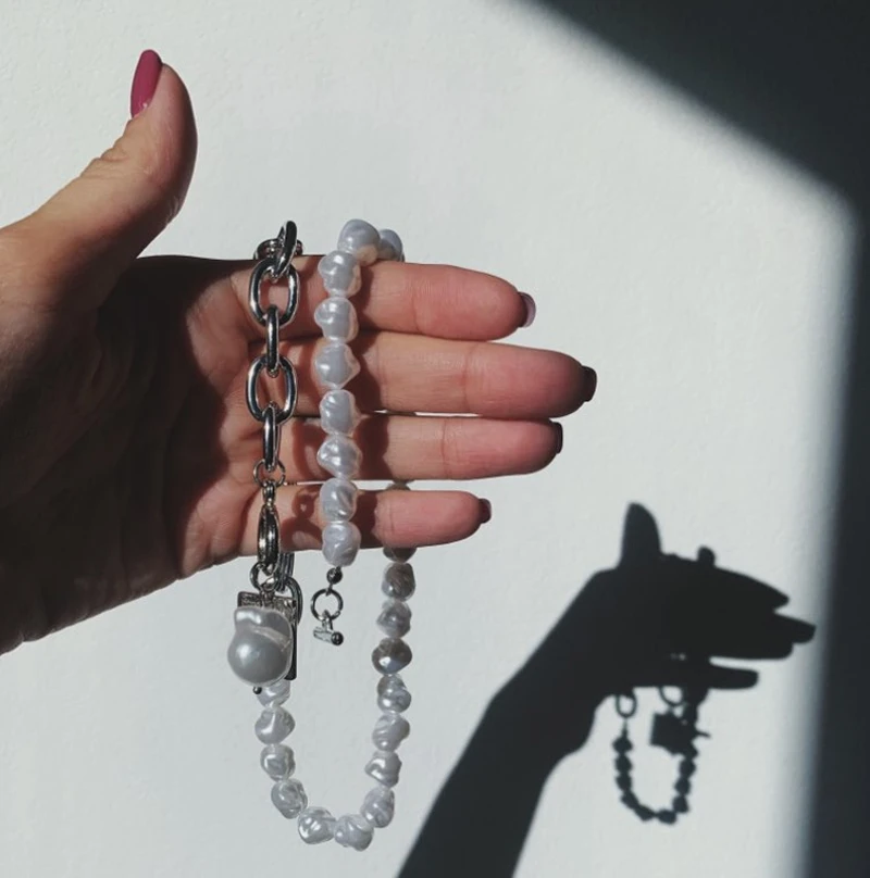 

Punk Baroque Irregular Pearl Chain Choker Necklace For Women Asymmetric Lock Pearl Pendant Necklaces 2021 Trendy Jewelry