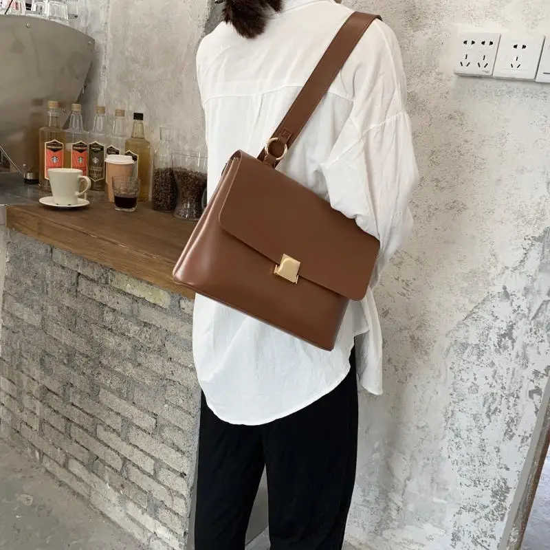 

Casual Retro Women Shoulder Bags Designer Brand Chic Strap Female Handbags Luxury Pu Leather Crossbody Messenger Bag Large Purse