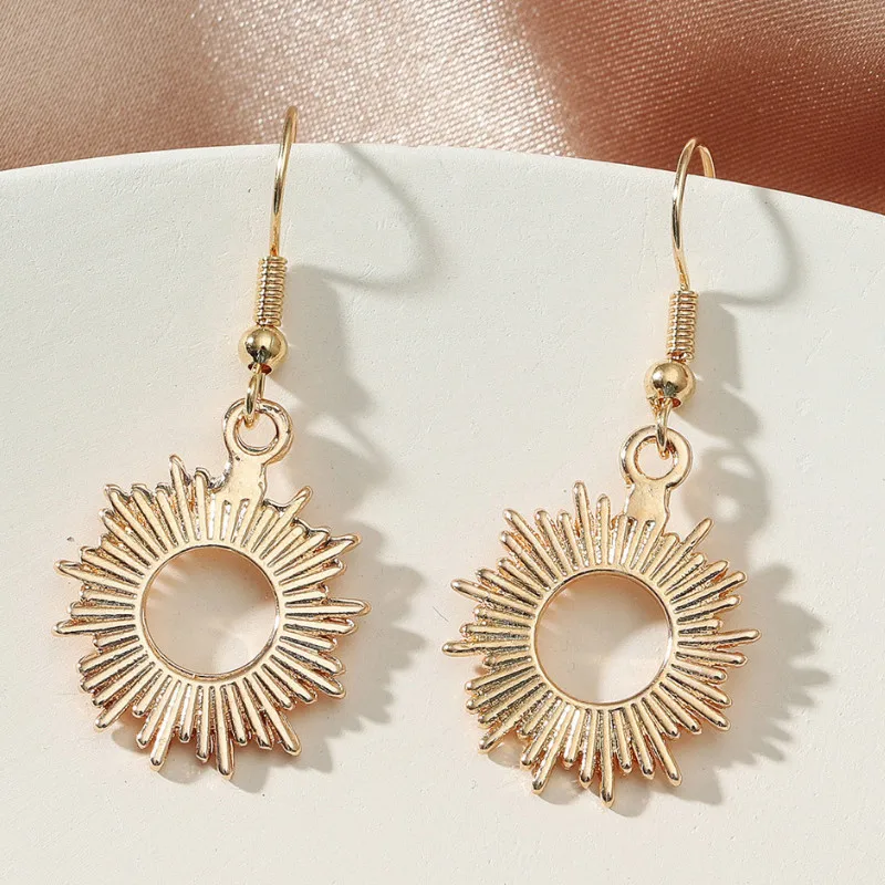 

Temperament Women Golden Sun Flower Metal Hollow Earrings for Friends Gifts Party Jewelry Accessories