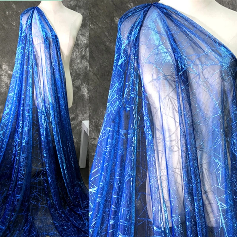 Сетчатая ажурная ткань с геометрическим градиентом синего цвета для пошива