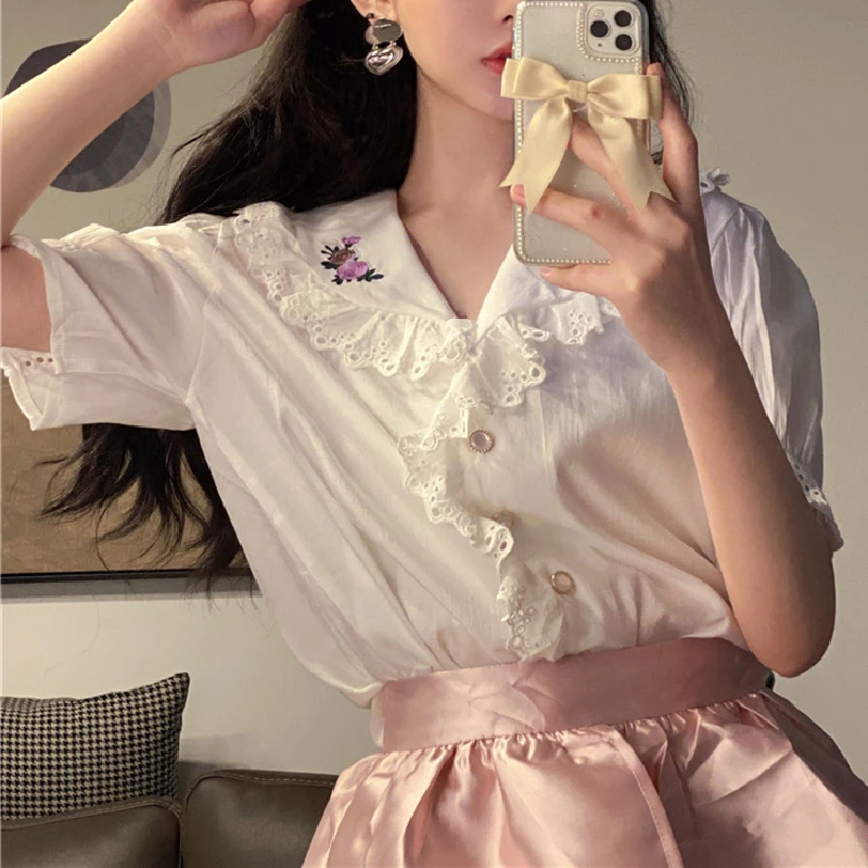 

French Retro Y2k Lace Embroidery Lapel Puffs Sleeve Shirt Women's Summer 2021 Sweet Single Breasted Fashion Crop Tops